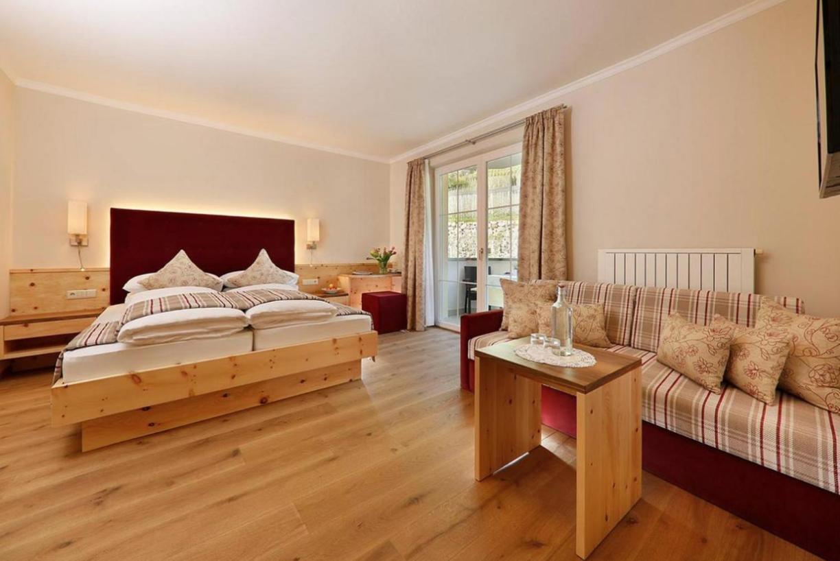 Landhaus Hotel Kristall Marlengo Esterno foto
