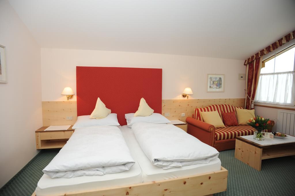 Landhaus Hotel Kristall Marlengo Esterno foto