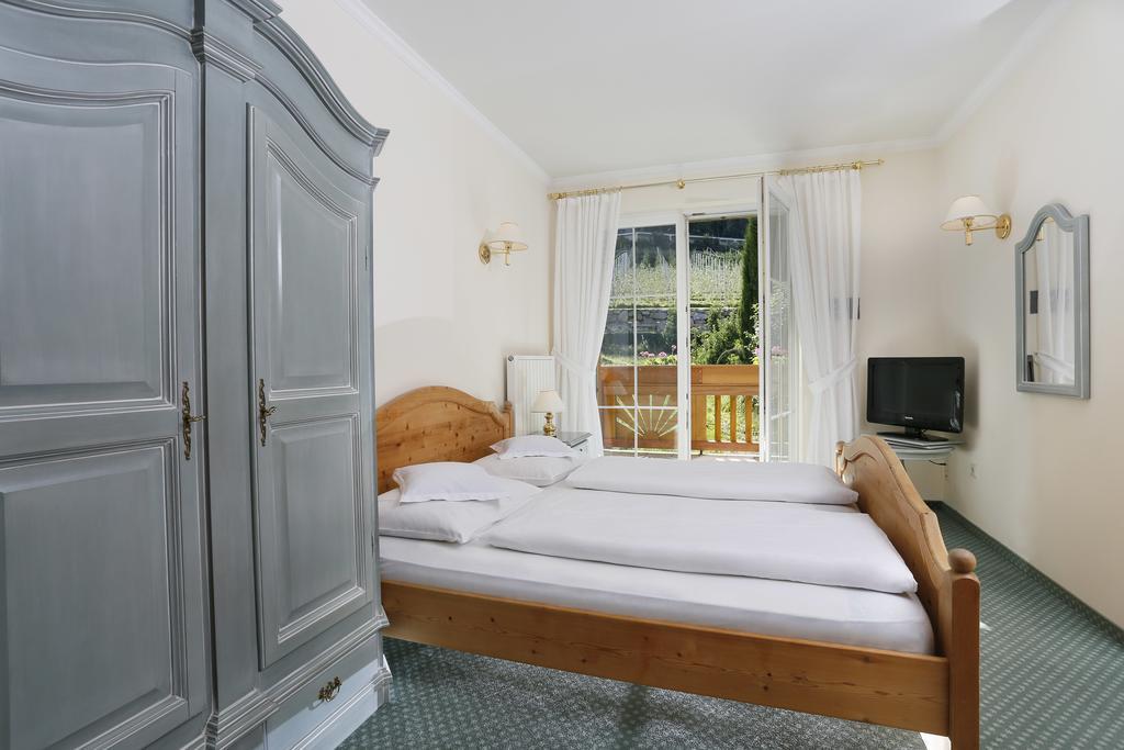 Landhaus Hotel Kristall Marlengo Esterno foto